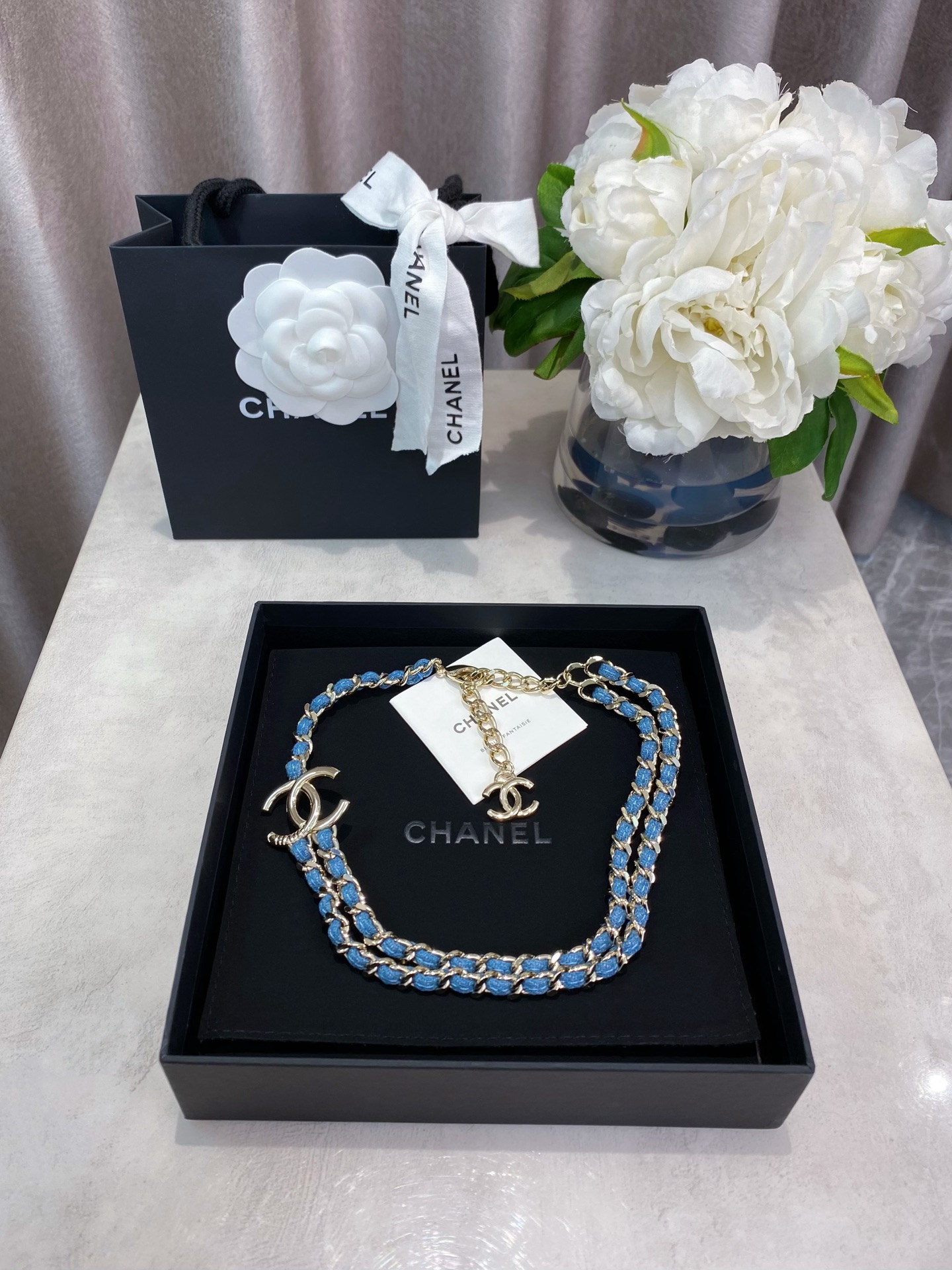 NO:633912,88240 [Produced by us] Z Ten Thousand!  Large quantity, please consult customer service [Fragrant Denim Double Layer Necklace] 25 spring and summer latest and beautiful series!  The old rule is first-come-first-served. Light gold with blue denim. The texture of the fabric is awesome. The fashionista's harvester with eyes closed is so exquisite. It's simple but not monotonous, and the hardware craftsmanship is very delicate and textured!  Kutian Kutian is full of style, necklace, Cardia high-end jewelry1986090988240【我们出品】Z 一万！量大咨询客Fu【香 牛仔双层项链】25春夏最新款绝美系列！老规矩先买先得浅金搭配蓝色牛仔,布面纹路质感超赞时尚达人的收割机闭眼冲上身实在太精美了,简单而不单调,且五金工艺做得很细腻很有质感！酷甜酷甜的洋气十足,,necklace,卡迪亚高端饰品,Jewelry