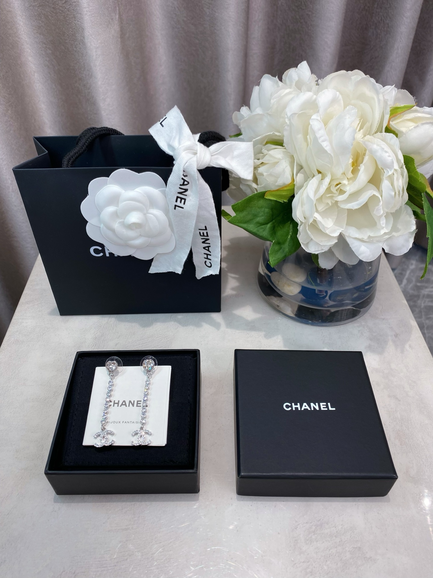 NO:633527,88180ZP [Fragrance Love Diamond Chain Tassel Double C Earrings] An earring with its own fairy spirit. When you wear it, you will have your own aura when you walk. The upper ears are full of fairy spirit, and they can perfectly modify your face shape. [Produced by us] Save [wit] every minute, earrings, high-end Cardia jewelry1986090988180ZP【香 爱心钻链流苏双c耳环】自带仙气的一款耳环,佩戴起来,走路自带气场,上耳仙气十足,非常修饰脸型认准【我们出品】分分钟又节省了[机智],,earrings,卡迪亚高端饰品,Jewelry