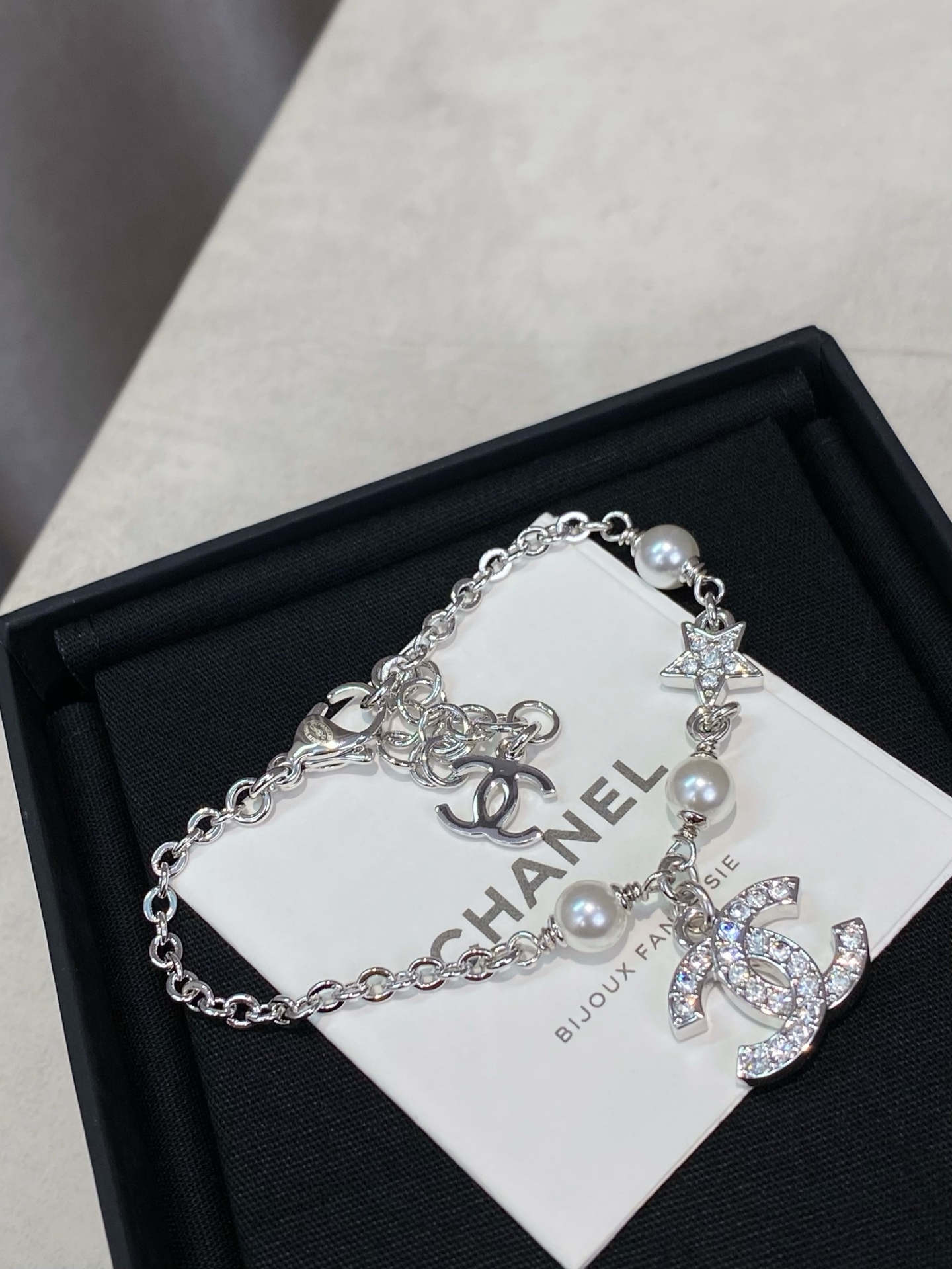 Alta calidad, [Pulsera de doble C con estrellas y diamantes de Chanel] Como siempre, ¡primero en llegar, primero en ser…