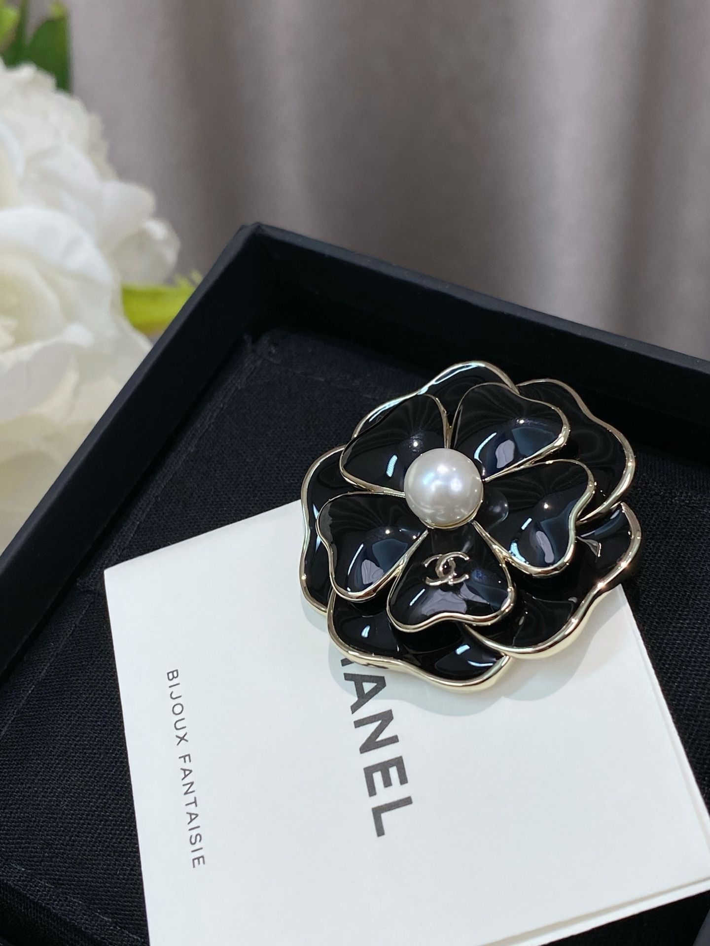 Chanel 高品质 细节如图 香 黑/粉山茶花双c胸针25B秋冬最新款 最新款全网首发现huo 哇哇