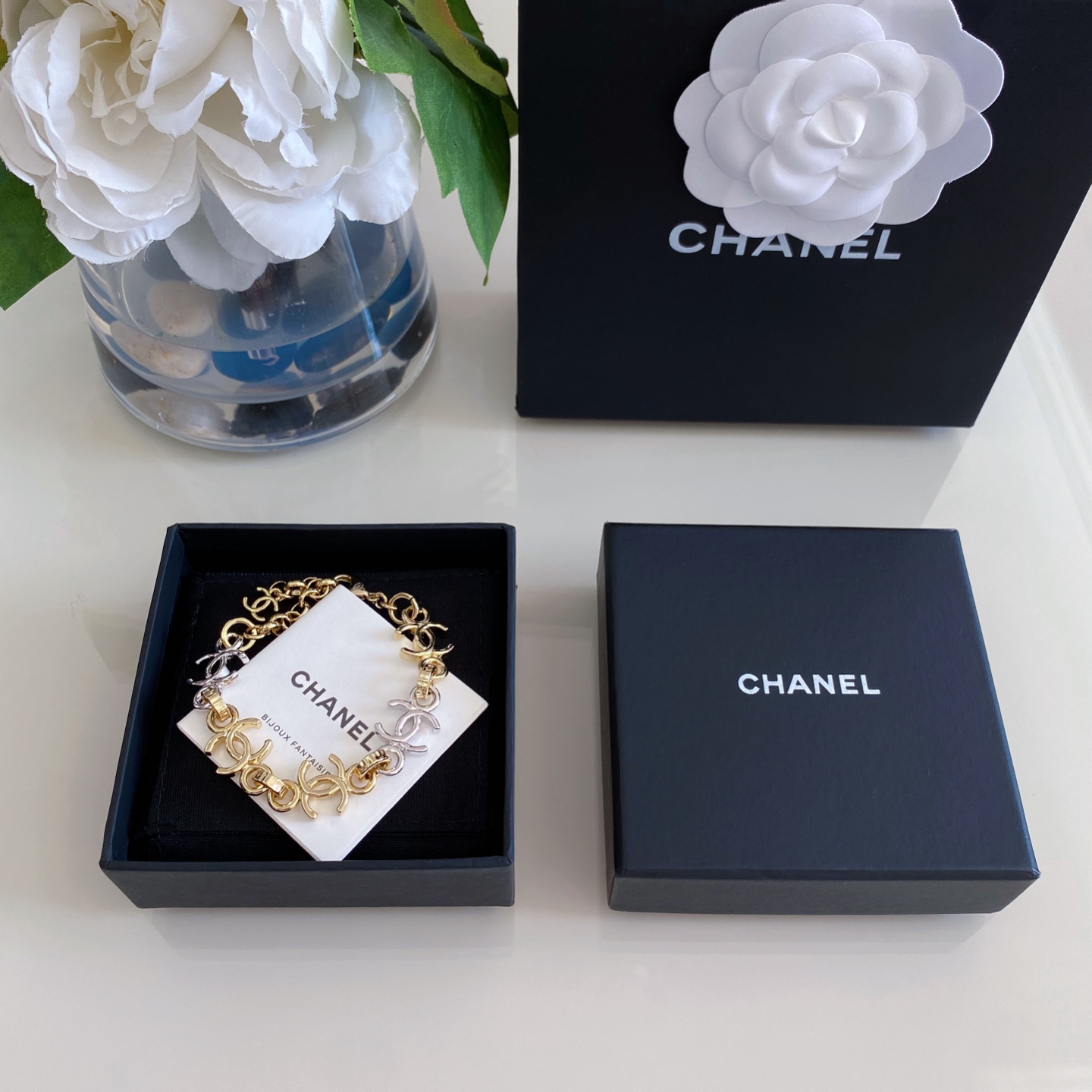 NO:765123,88220, small ZP, large ZP!  For large quantity, please contact customer service for large size | small size!  [Fragrant Gold and Silver Double C Large/Small Bracelet] The latest 26 spring and summer styles are first discovered on the entire network or the old rule is first come first served!  Wow wow! It’s so beautiful. The classic gold and silver contrasting colors have a very sense of design. The design is simple but not simple!  It has a very vintage feel to it, and the sight of a rich girl’s upper body is really irresistible!  Taiaila’s same series of necklaces, earrings, earrings, and bracelets are now available simultaneously!  A must-have set, earrings, necklace, bracelet, Cartier high-end jewelry1986090988220,小号ZP ,大号ZP ！量大咨询客Fu 大号｜小号！【香 金色拼银色双c大号/小号手链】26春夏最新款全网首发现huo老规矩先到先得！哇哇 太美啦经典金银撞色,很有设计感简约而不简单的设计！非常有vintage的味道,上身富家千金既视感真心让人无法拒绝！太爱啦同系列项链,耳钉,耳环,手链同步上新！一套必冲,,earrings,necklace,bracelet,卡迪亚高端饰品,Jewelry