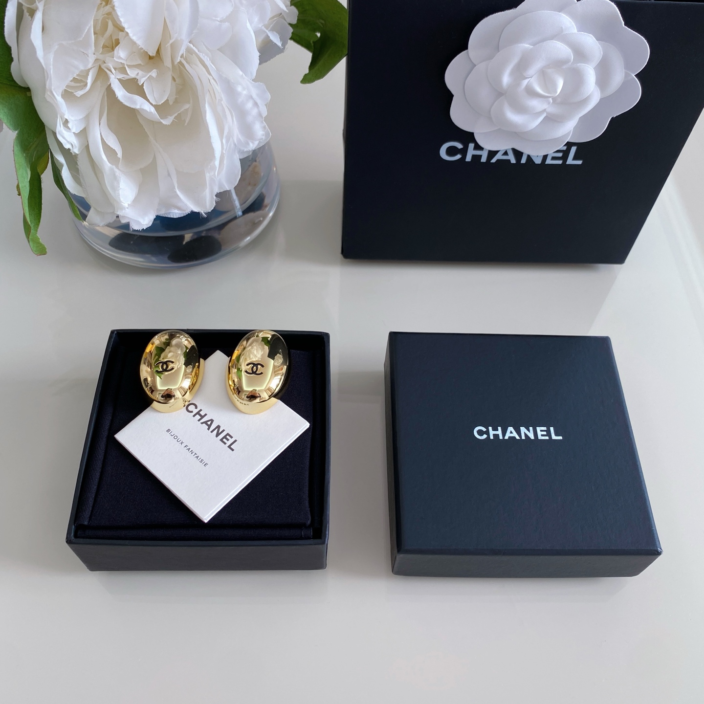 NO:765923,88200, purchase ZP at a premium!  Large quantity, please contact customer service. Gold is in stock, silver is scheduled for two days [Fragrant Pigeon Egg Earrings Gold/Silver] It is in stock, and it is finally here after much anticipation!  A must-have item this season, you must buy it!  The old rule is first come first served. The most worthy celebrity earrings are more popular than you can imagine. They have a great presence!  And with the hollow design on the back, it’s not heavy at all!  Very heavy duty!  The whole large glossy mirror is polished, and the back is purely hand-drawn with metal perfection. It can be said that it has reached the restoration level of ZP 99.9. Highly recommended. The upper ears are so beautiful that they are so cool that they have no friends [witty] [witty], Cardia high-end jewelry1986090988200,代购溢价购入ZP ！量大咨询客Fu 金色现货,银色预定两天【香 鸽子蛋耳钉金/银】现货它来了,在万众期待之下它终于来了！本季度必入单品,一定要买！老规矩先到先得最值得入的明星款耳钉火爆程度,超乎你的想象 超级有存在感！而且背面空心设计,一点都不重！非常重工！一整个大光面镜面抛光,背面纯手工拉丝设计金属完美程度,可以说达到了ZP 99.9的还原绝了 非常推荐,上耳简直美到酷到没朋友[机智][机智],,卡迪亚高端饰品,Jewelry