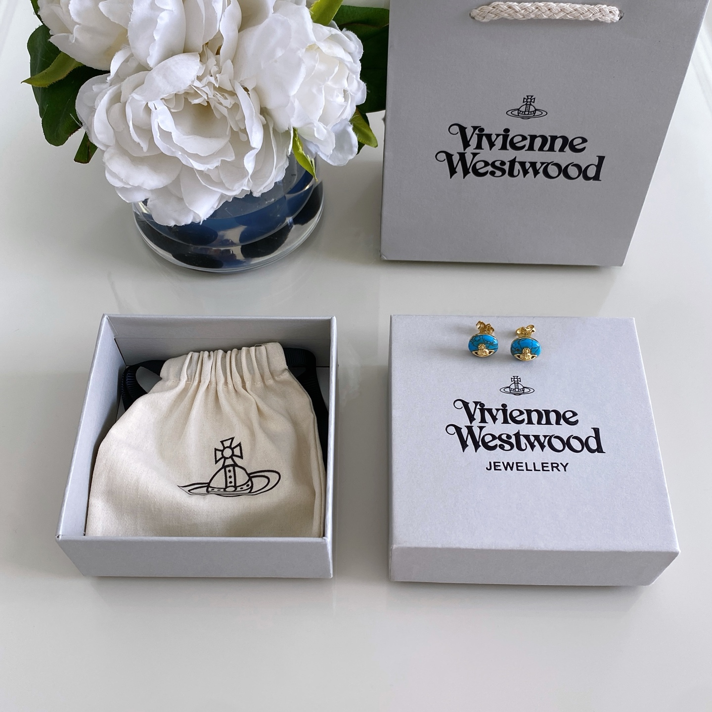 NO:857265,88160.ZP!  Baby, what is Happy Planet? Come on, this is Happy Planet in three colors. [Vivienne Westwood] is highly recommended. It is small and exquisite. You can see it with your eyes closed!  The pure crown ball is a classic symbol, and the shining rings of Saturn outline the future as the waves flow, opening up a new encounter with the future!  zp's custom-made artificial stone with random textures!  Each one is unique!  It is not made of cheap glue that is readily available on the market!  When you get it, you can completely feel its texture, feel, and gloss. It is super nice. The little Saturn embellishments immediately add a lot of cool and fashionable beauty, making the punk look a little girly at the same time, bringing with it a group of fashion fans!  It’s really beautiful, can be salty or sweet, pure or delicious!  Fall in love at first sight, definitely the leader in the 'practical + high-end' world, absolute yyds, absolute treasure, timeless Saturn, Cardia high-end jewelry1986090988160.ZP ！宝宝,什么是快乐星球,来,这就是快乐星球 三个色,【VivienneWestwood】重磅推荐,小巧精致,闭眼入准没错！纯粹王冠球是经典的象征,闪耀土星环勾勒未来波光流转间,开启一场与未来的崭新际遇！zp一致定制的人造石,纹路随机！每一个都是独一无二！而非市面上随随便便用的廉价胶做出来的！拿到手完完全全可以感受到它的质感,手感,光泽感超nice用小土星的点缀,立即增添不少冷艳时髦的俏丽模样,使得朋克同时又有点小少女,自带一群时尚粉！真的敲好看,可盐可甜,可纯可欲！一眼便钟情,绝对是“实用+高级”界的杠把子,绝对的yyds,绝对的宝藏永不过时的土星,,卡迪亚高端饰品,Jewelry