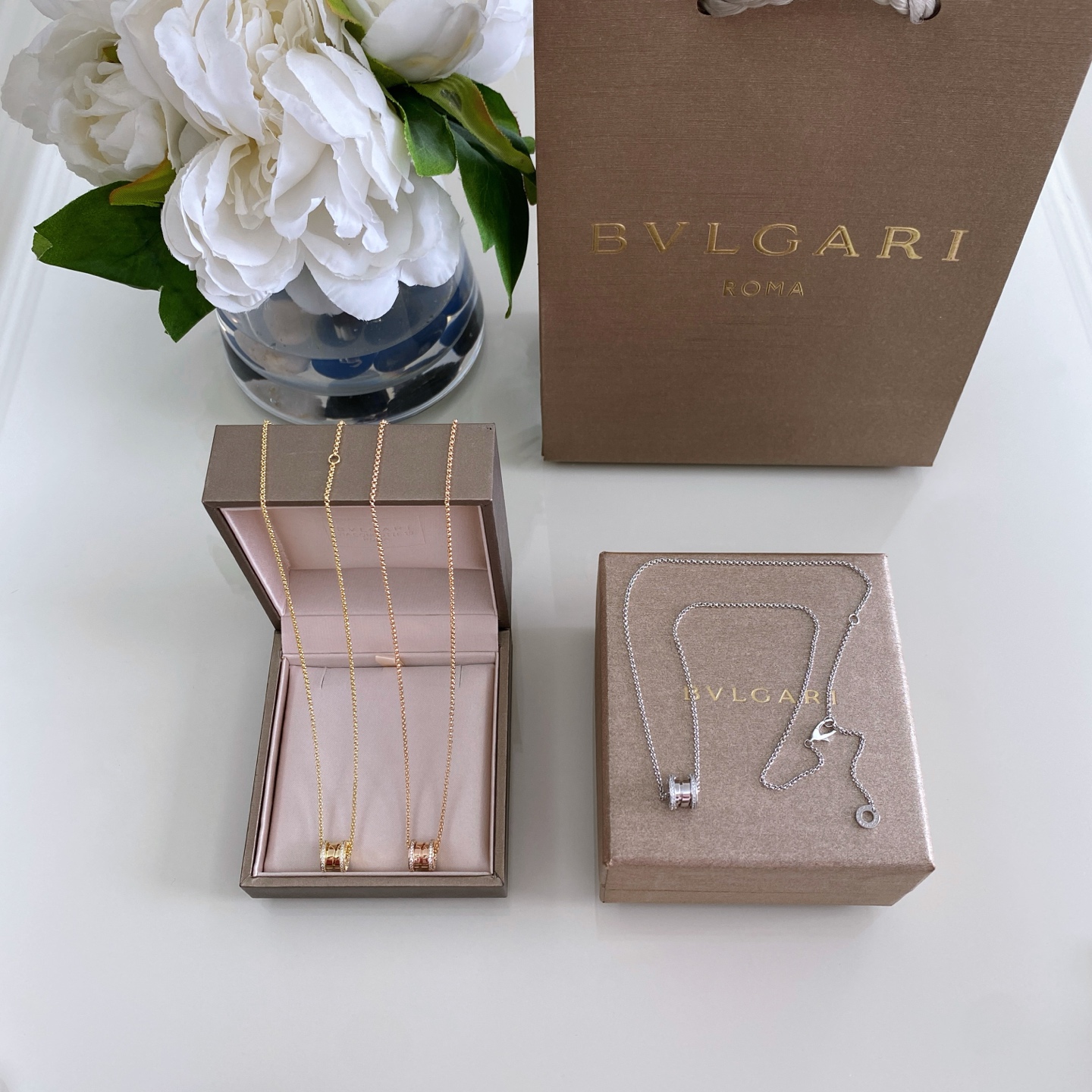 NO:881331,88260,【We produce】Z 31000!  Customizable real gold and real diamond version, Seiko version, BVLG@RI latest mini elastic edged stone necklace】mini size!  The same style of the stunning Zhang Yuanying, Jolin Tsai, Ye Shuhua, and Zhang Linghe is now available in three colors: gold, rose gold, and silver!  B-Zero elastic belt diamond necklace, an aesthetic classic, has the same Z elasticity, and is electroplated with ultra-thick 18K gold to preserve the color to the greatest extent. The details are based on the Z without diamonds and strive to restore the original flavor of Z to the greatest extent. It can be said that the appearance can reach 90% of Z31000 real gold and real diamonds. It can already kill countless low-end products on the market [witty] Welcome to place an order, Bottega  veneta,bvlgari,necklace,cardia high-end jewelry1986090988260,【我们出品】Z 31000！可定制真金真钻版 精工版,BVLG@RI 最新mini弹力有边石项链】mini尺寸！绝美张元英,蔡依林,叶舒华,张凌赫同款火爆来袭金色,玫瑰金,银色三个颜色！B-Zero弹力带钻项链,美学的经典之作,一致Z有弹力的,电镀超厚的18K金,最大程度的做到保色,细节根据不带钻的Z最大程度努力还原Z的原汁原味,可以说,外观能达到Z31000真金真钻的90,已经可以秒杀市面无数low版货[机智]欢迎k下单,,bottega veneta,bvlgari,necklace,卡迪亚高端饰品,Jewelry