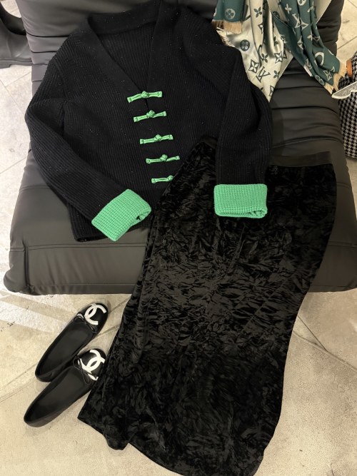 Wool Blend Chinese Button Jacket with Velvet Skirt, Stylish and Comfortable 1 Wool Blend Chinese Button Jacket with Velvet Skirt, Stylish and Comfortable