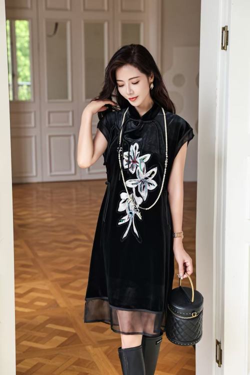 Elegant Embroidered Velvet Cheongsam Dress - Korean Style, Versatile Vest Dress 1 Elegant Embroidered Velvet Cheongsam Dress - Korean Style, Versatile Vest Dress