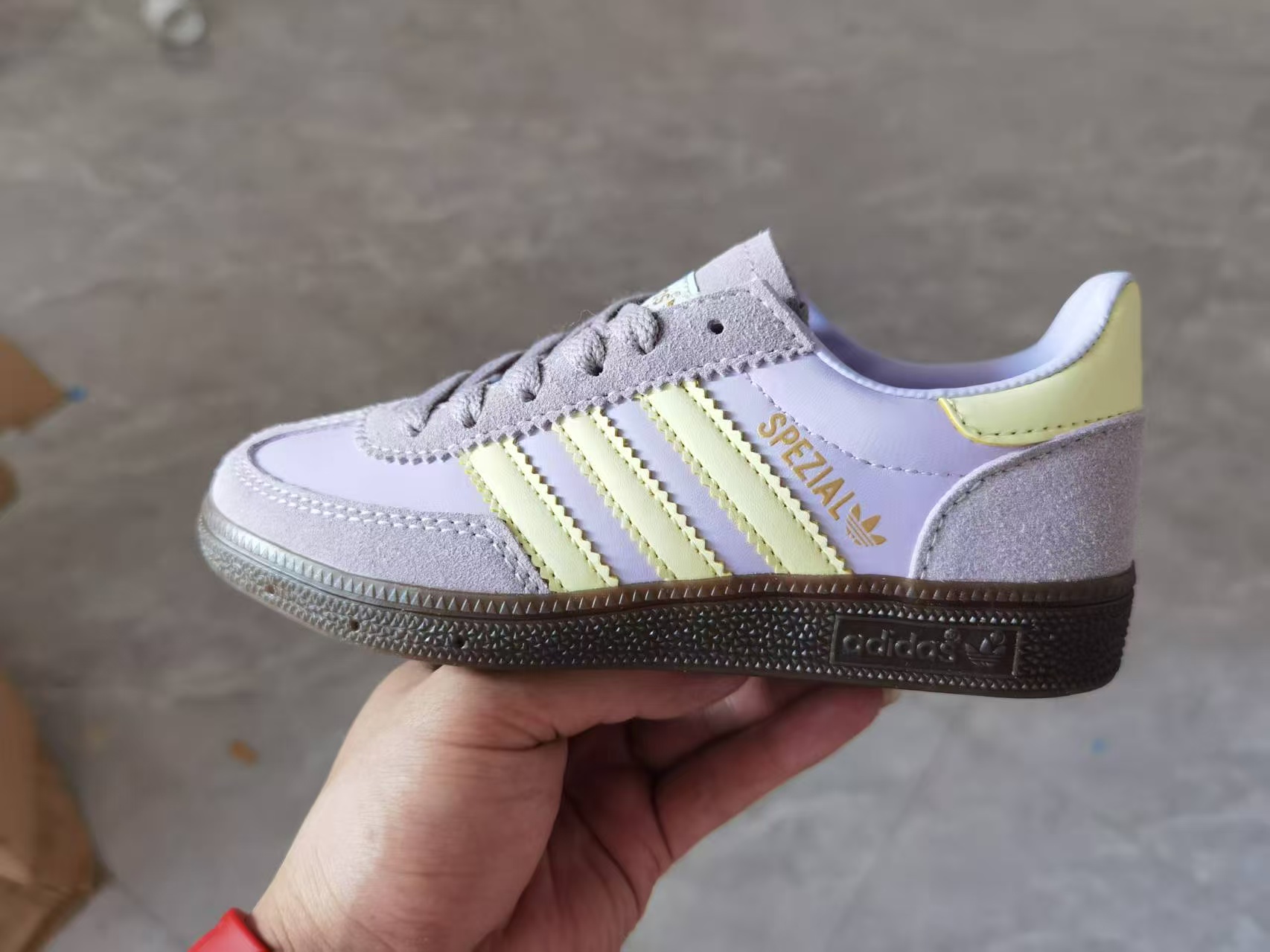 AD德训三代handball spezial儿童手球鞋休闲鞋22-37码 优质的面料，质感满分💯橡胶耐磨防滑大底，脚感超赞👍🏻额外附赠一对鞋带扣，穿脱更加方便✌🏻.-选品中心