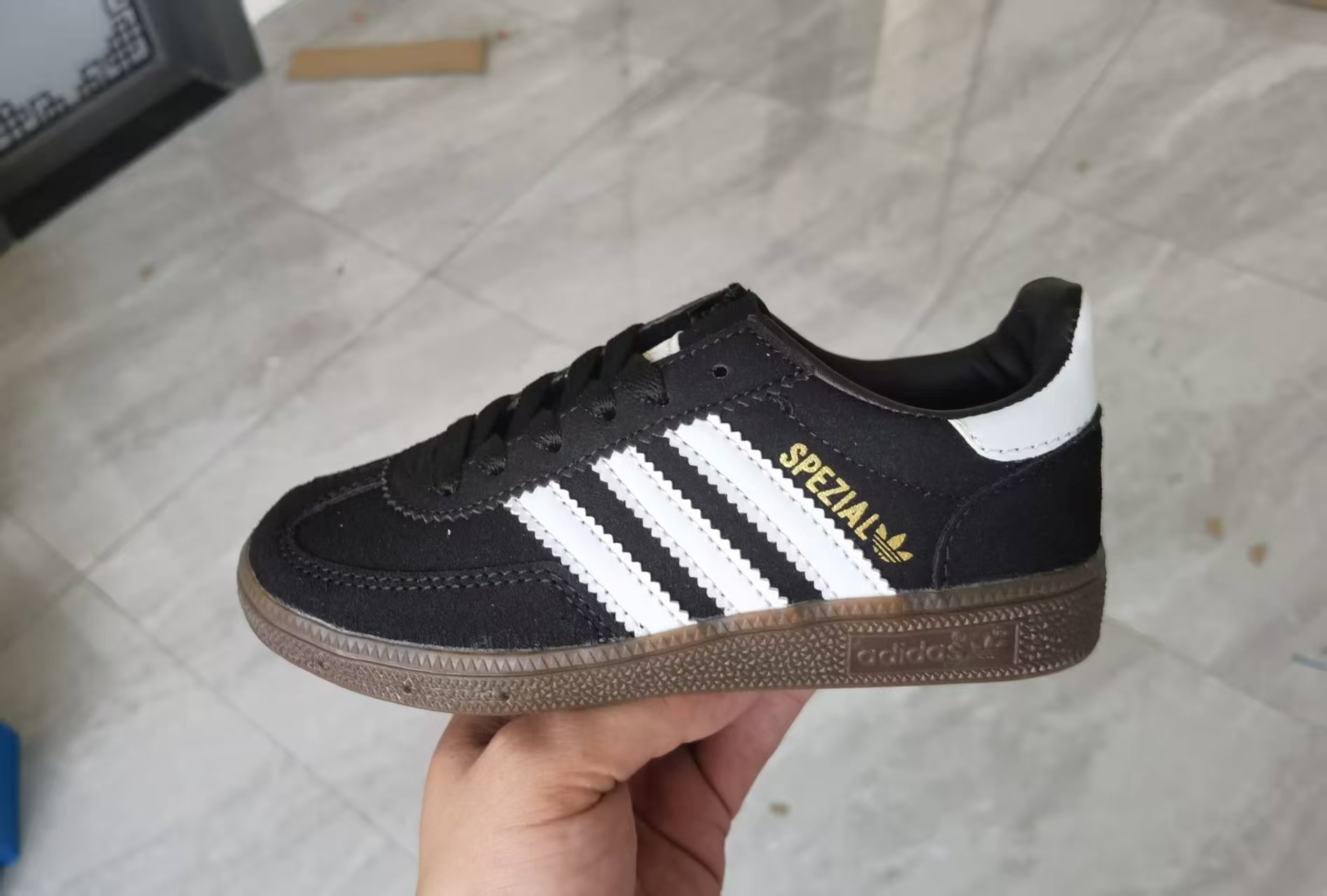 图片[2]-AD德训三代handball spezial儿童手球鞋休闲鞋22-37码 优质的面料，质感满分💯橡胶耐磨防滑大底，脚感超赞👍🏻额外附赠一对鞋带扣，穿脱更加方便✌🏻.-选品中心