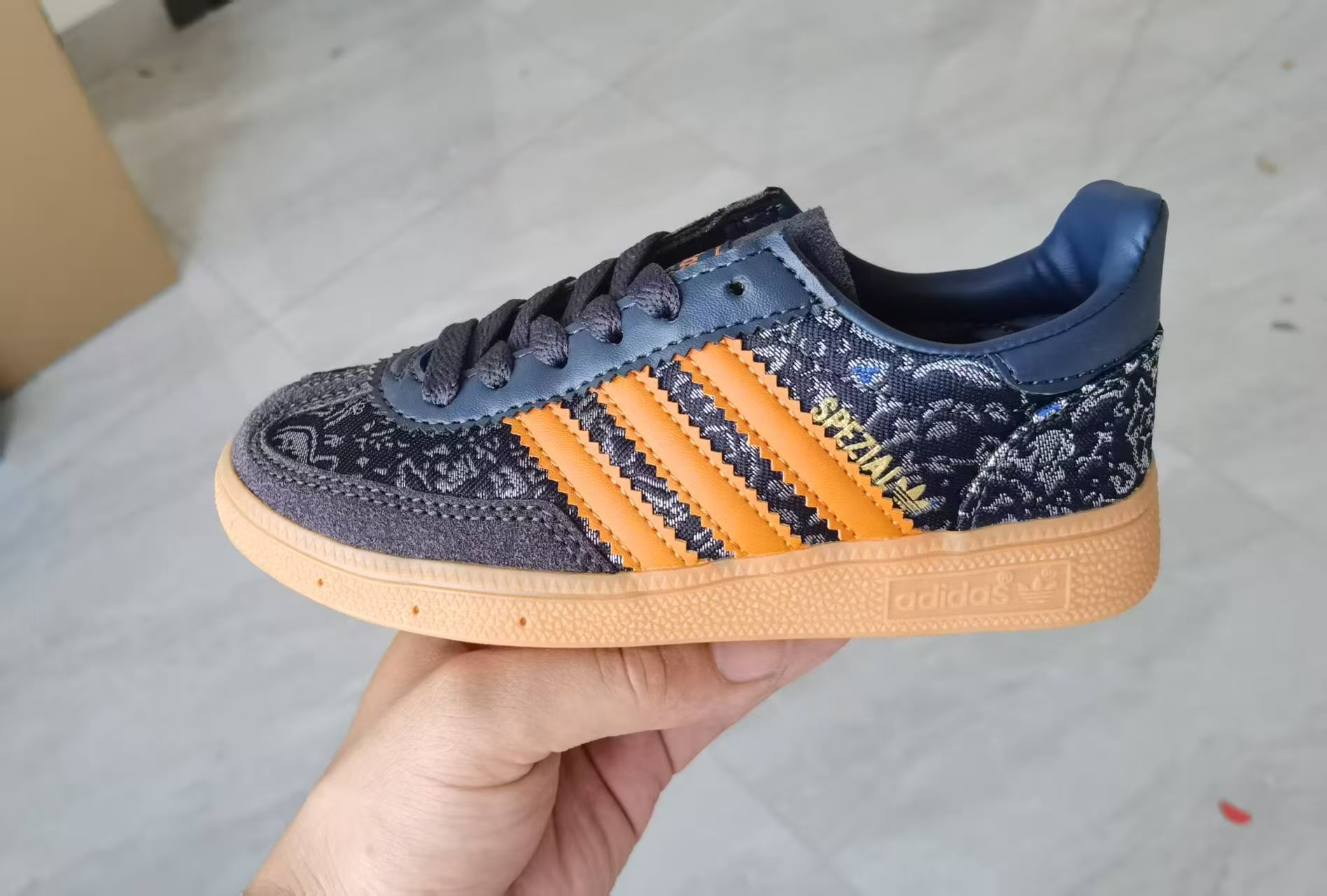 图片[3]-AD德训三代handball spezial儿童手球鞋休闲鞋22-37码 优质的面料，质感满分💯橡胶耐磨防滑大底，脚感超赞👍🏻额外附赠一对鞋带扣，穿脱更加方便✌🏻.-选品中心