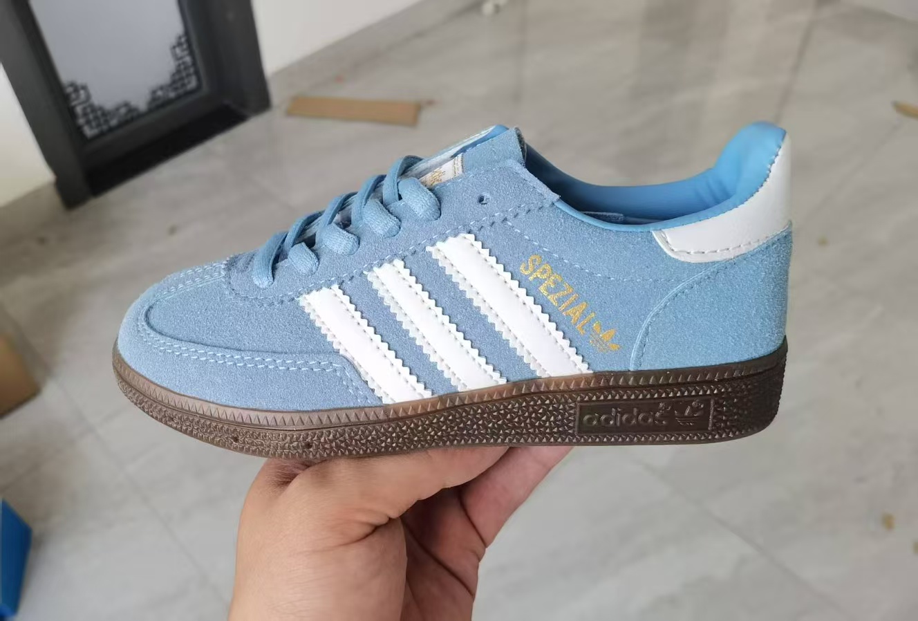 图片[7]-AD德训三代handball spezial儿童手球鞋休闲鞋22-37码 优质的面料，质感满分💯橡胶耐磨防滑大底，脚感超赞👍🏻额外附赠一对鞋带扣，穿脱更加方便✌🏻.-选品中心