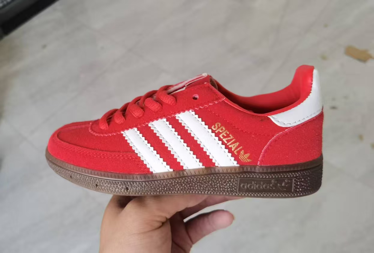 图片[4]-AD德训三代handball spezial儿童手球鞋休闲鞋22-37码 优质的面料，质感满分💯橡胶耐磨防滑大底，脚感超赞👍🏻额外附赠一对鞋带扣，穿脱更加方便✌🏻.-选品中心