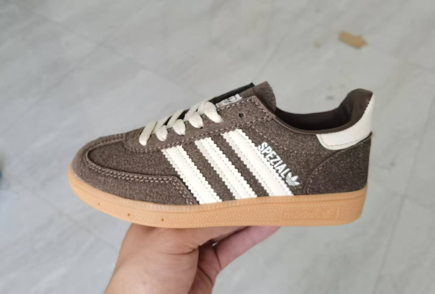 图片[3]-AD德训三代handball spezial儿童手球鞋休闲鞋22-37码 优质的面料，质感满分💯橡胶耐磨防滑大底，脚感超赞👍🏻额外附赠一对鞋带扣，穿脱更加方便✌🏻.-选品中心