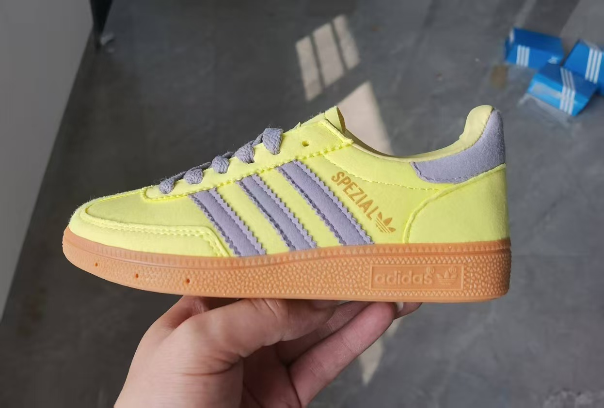 图片[9]-AD德训三代handball spezial儿童手球鞋休闲鞋22-37码 优质的面料，质感满分💯橡胶耐磨防滑大底，脚感超赞👍🏻额外附赠一对鞋带扣，穿脱更加方便✌🏻.-选品中心