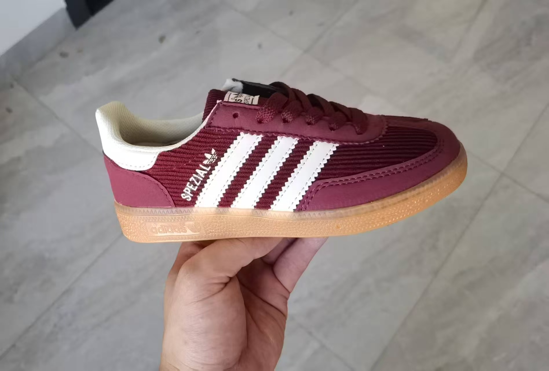 图片[6]-AD德训三代handball spezial儿童手球鞋休闲鞋22-37码 优质的面料，质感满分💯橡胶耐磨防滑大底，脚感超赞👍🏻额外附赠一对鞋带扣，穿脱更加方便✌🏻.-选品中心