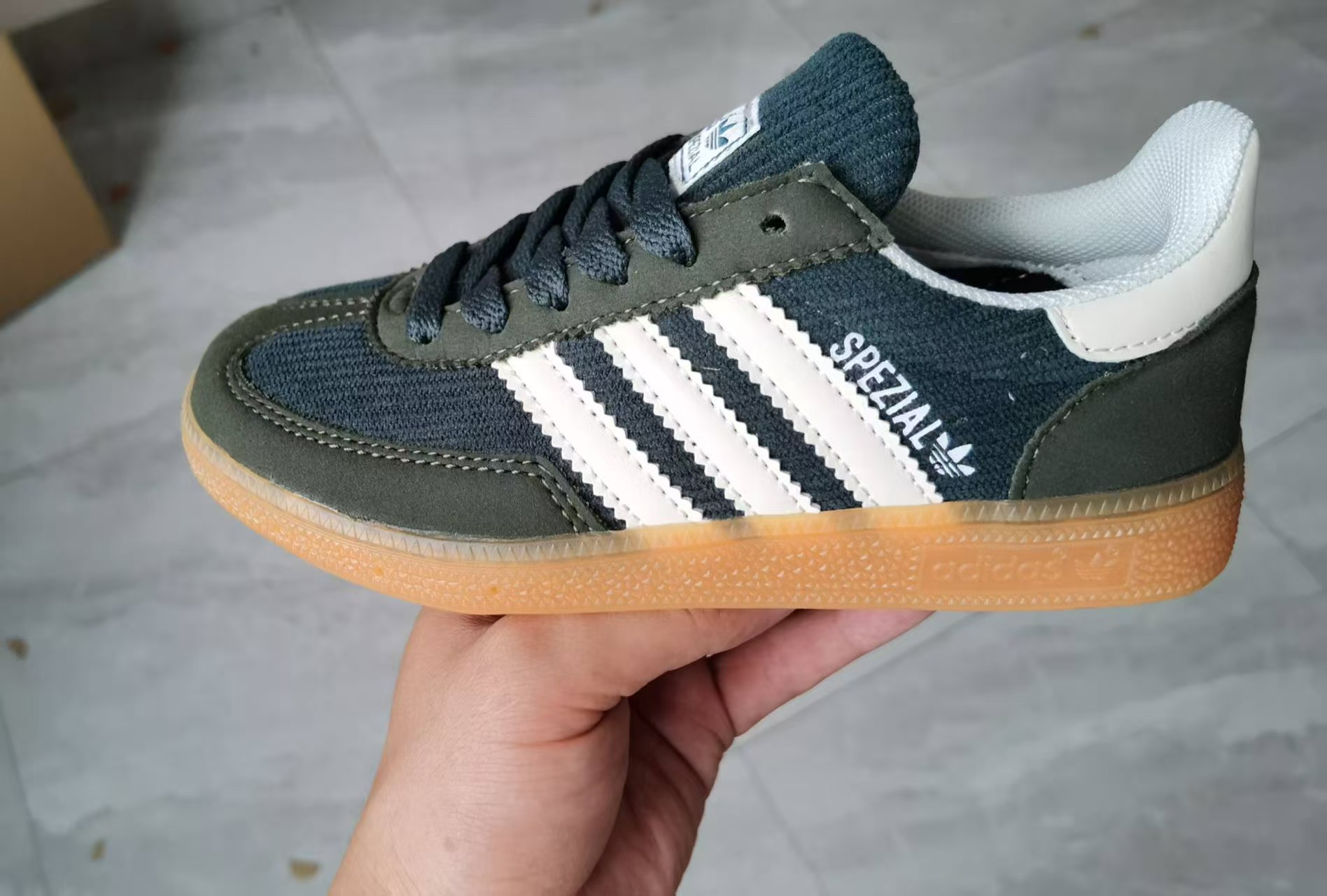 图片[7]-AD德训三代handball spezial儿童手球鞋休闲鞋22-37码 优质的面料，质感满分💯橡胶耐磨防滑大底，脚感超赞👍🏻额外附赠一对鞋带扣，穿脱更加方便✌🏻.-选品中心