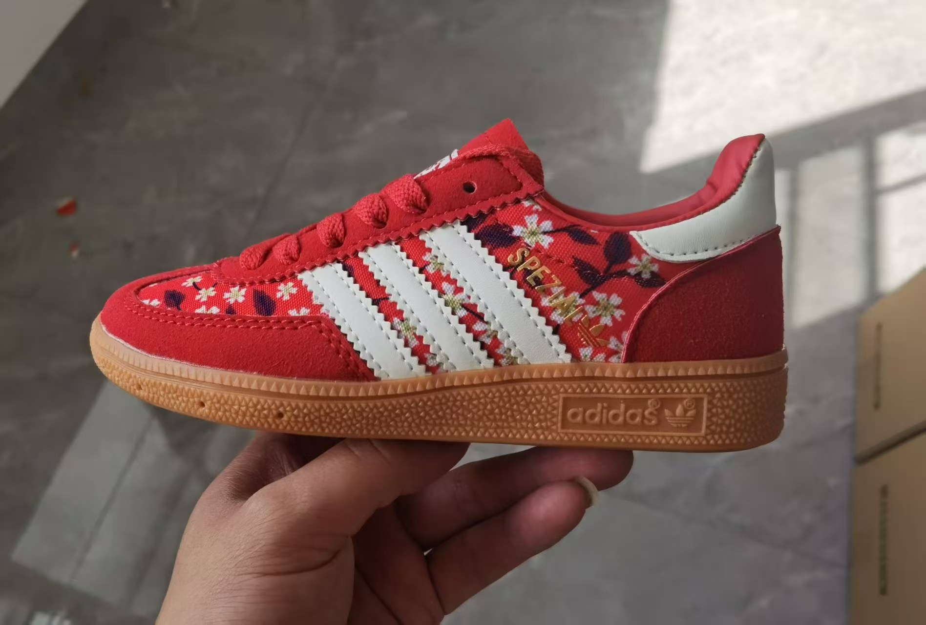 图片[8]-AD德训三代handball spezial儿童手球鞋休闲鞋22-37码 优质的面料，质感满分💯橡胶耐磨防滑大底，脚感超赞👍🏻额外附赠一对鞋带扣，穿脱更加方便✌🏻.-选品中心