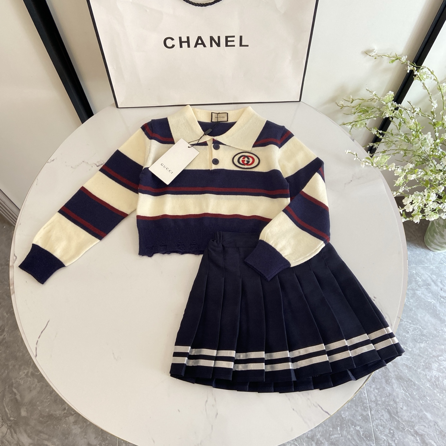 Girl’s Lougou Embroidered Knit Sweater Set: Comfortable and Stylish in Various Sizes - 图片 1