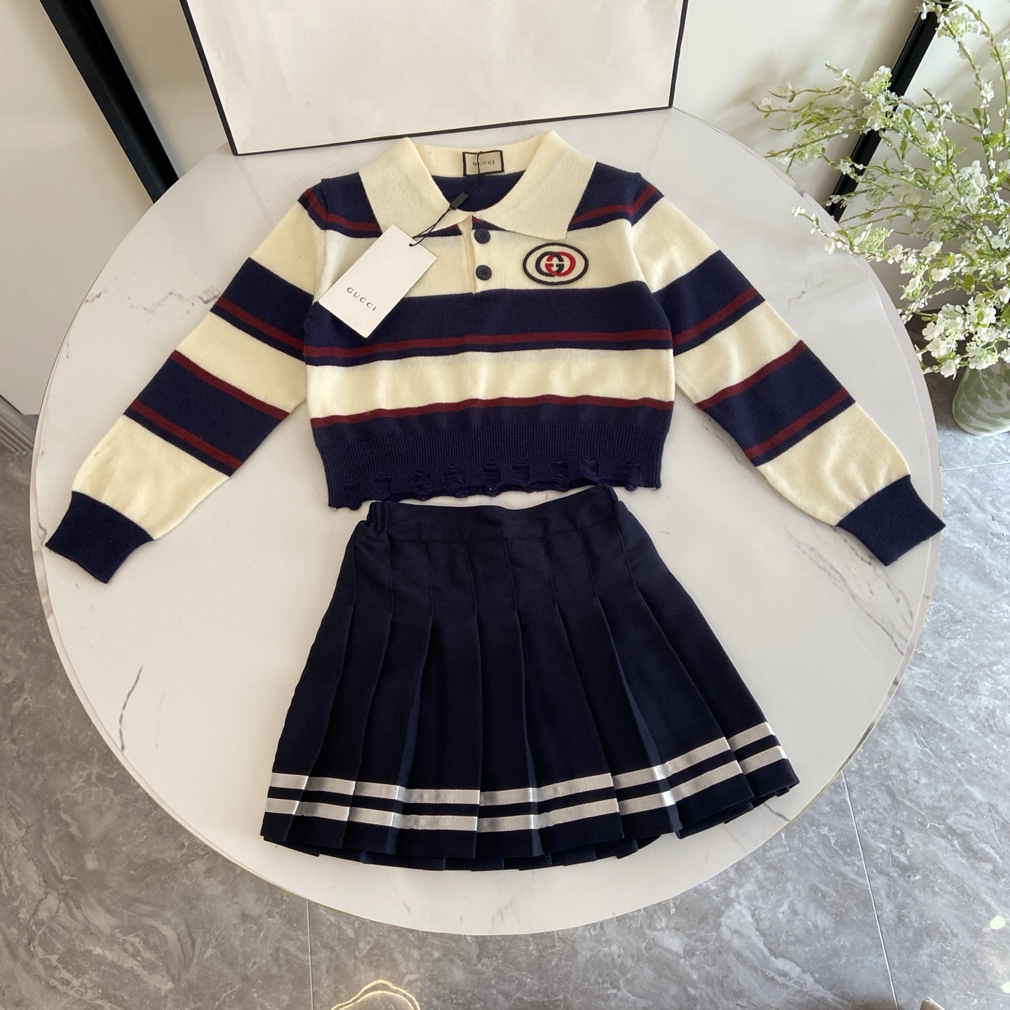 Girl’s Lougou Embroidered Knit Sweater Set: Comfortable and Stylish in Various Sizes - 图片 2