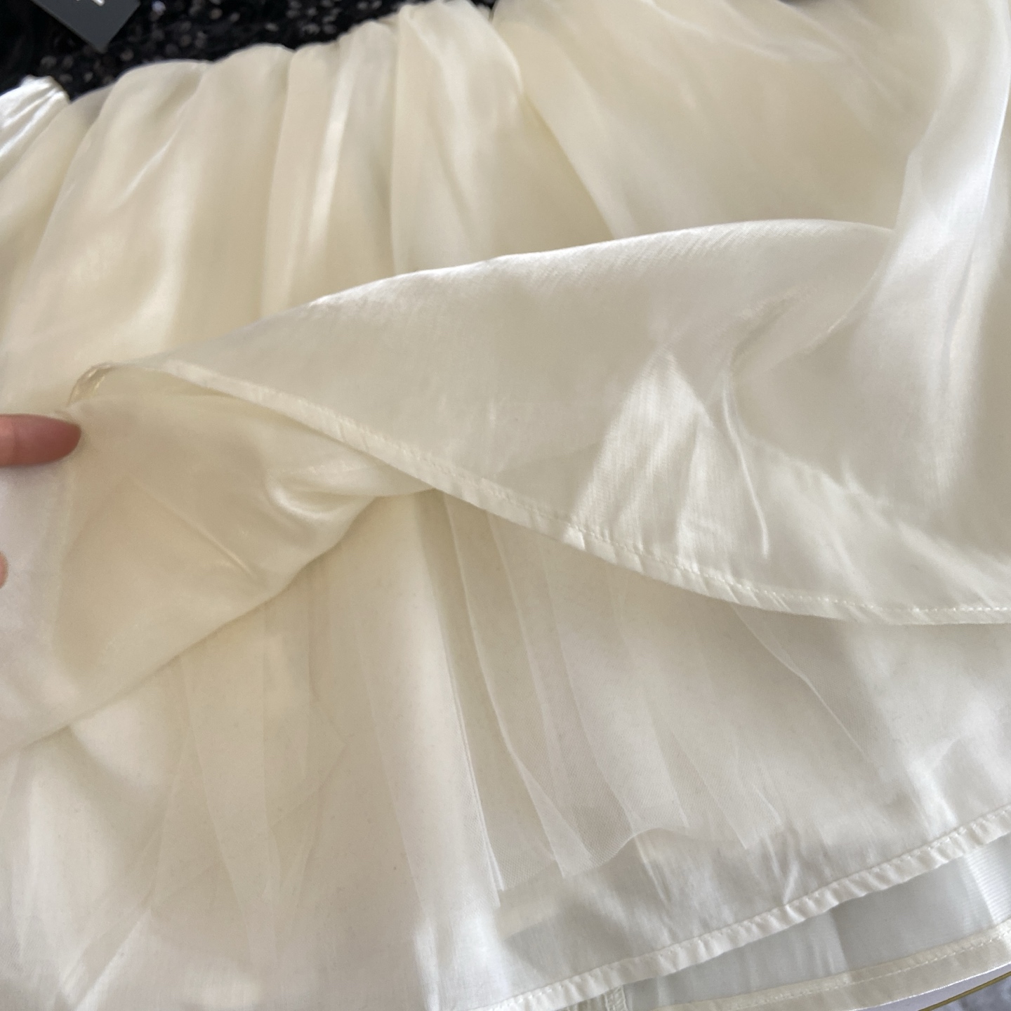 High-End HANEL/Channel Girls’ Sentimental Dress with Butterfly Sleeve Slit - 图片 8