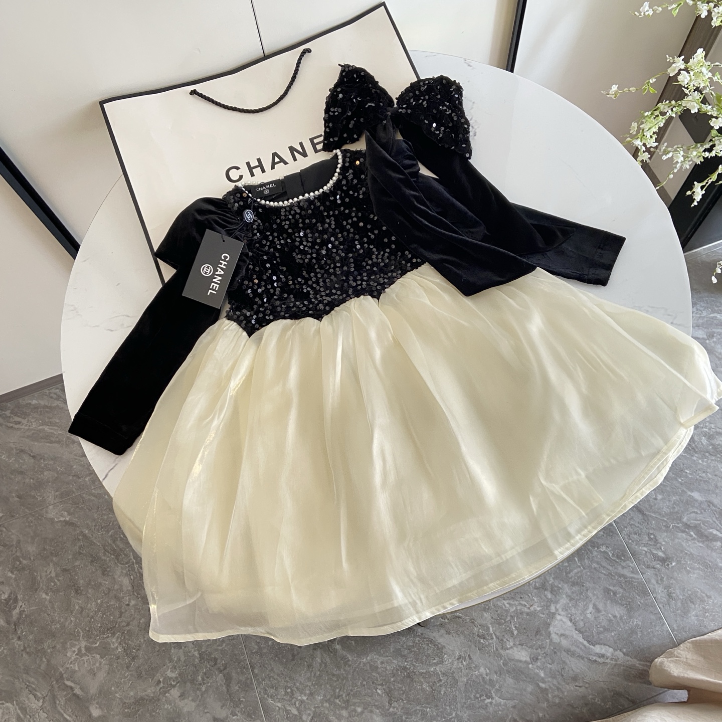 High-End HANEL/Channel Girls’ Sentimental Dress with Butterfly Sleeve Slit - 图片 4