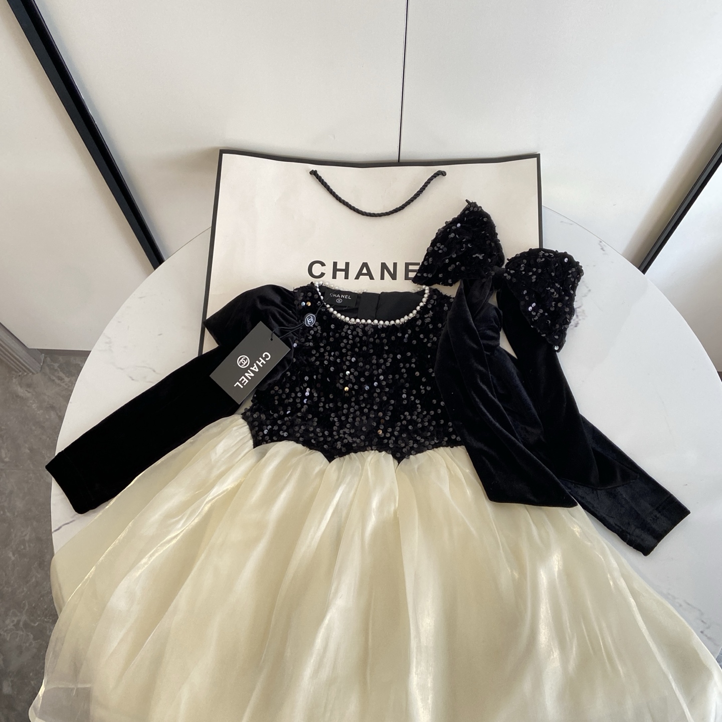 High-End HANEL/Channel Girls’ Sentimental Dress with Butterfly Sleeve Slit - 图片 3