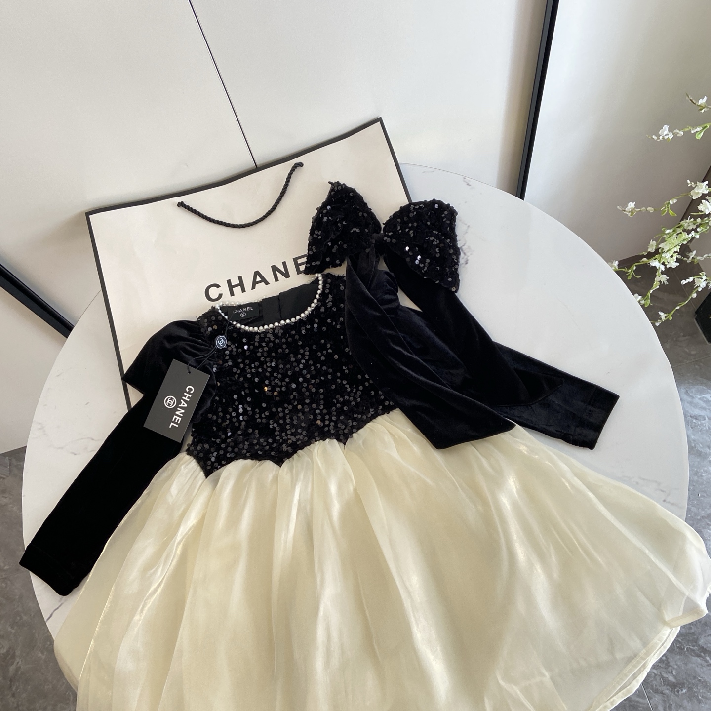 High-End HANEL/Channel Girls’ Sentimental Dress with Butterfly Sleeve Slit - 图片 2