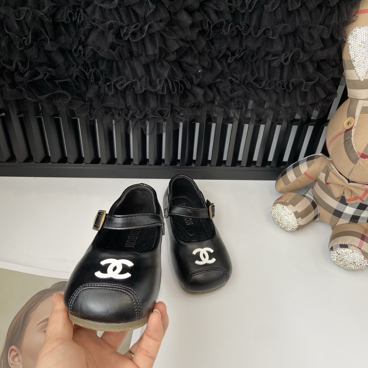 Zapatos @88 sin menos, zapatos no son originales, Foto exclusiva real💗CHANEL vestido de tirantes de terciopelo dorado …