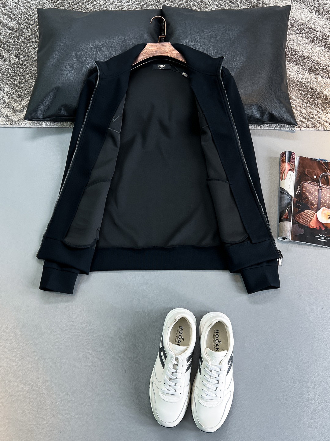  芬迪 2025早秋新款新款男士拉链卫衣套装卫裤、商务休闲款！！重在面料！婴儿肌肤般的柔滑！！客供定织料