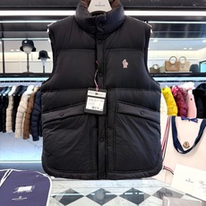 Moncler Grenoble高端黑标滑雪系列Aul厚款立领毛绒内里羽绒马甲.实拍视频展示. Moncler Grenoble高端黑标滑雪系列Aul厚款立领毛绒内里羽绒马甲.实拍视频展示.