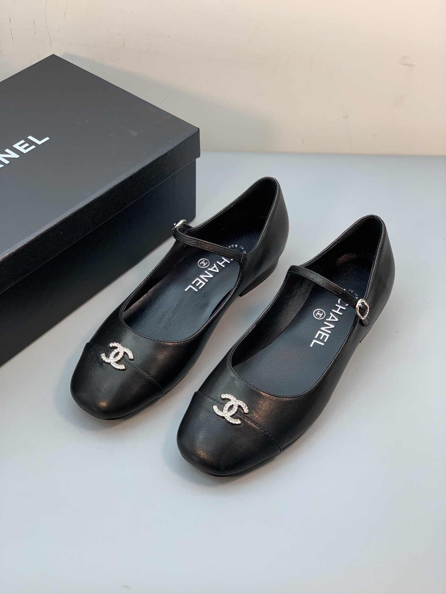 NO:705612,Black low heels - single shoes19860909黑色低跟——,单鞋,Women's Shoes