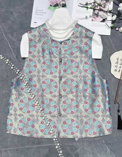 Silk Brocade Vest - 'Five Lakes and Four Seas' Design, Autumn New Arrival 1 Silk Brocade Vest - 'Five Lakes and Four Seas' Design, Autumn New Arrival