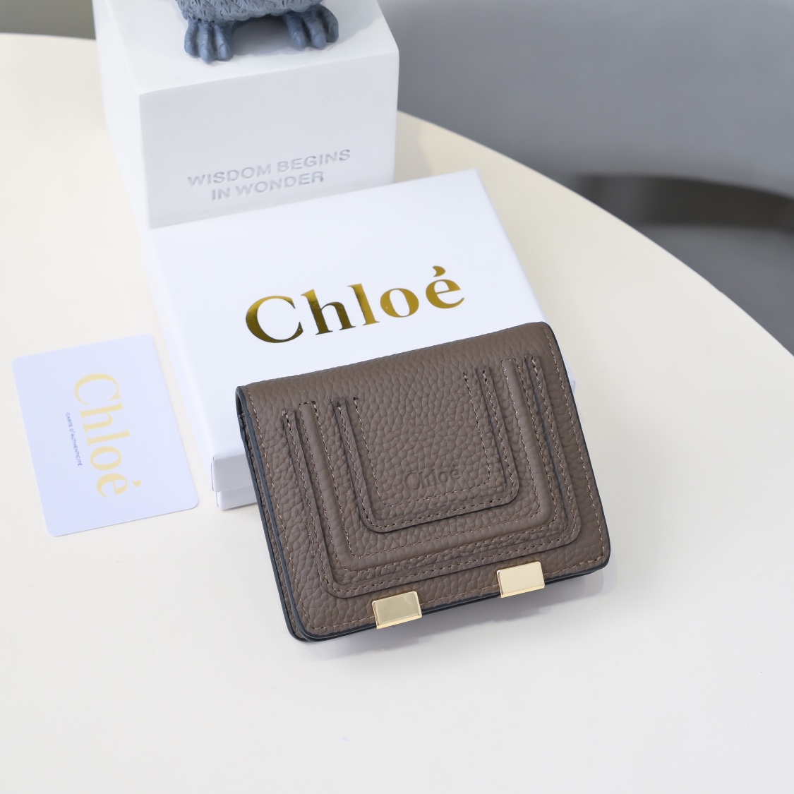 Chloe Marcie’s Retro-Gold Purse: High-Quality, Detailed Design, Size 10.8*8.5, Section 2504. - 图片 6