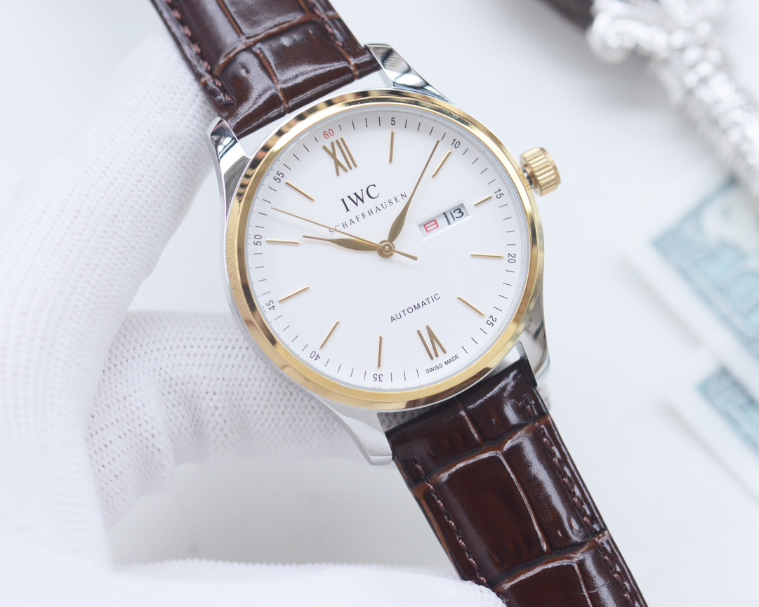 白壳460,金壳480,钢带➕20,西铁城➕120 品牌:万国-IWC🏅🏅 类型:男士腕表🎉🎉 壳套:顶级版316精钢L 表带:进口小牛皮表带/316L精钢表带 机芯:全自动机械机芯⚙️ 镜面:矿物质防刮镜面玻璃 尺寸:直径40mm厚11mm 🍷精致传承真实效果,品质保证 ️优雅格调瞬间提摄男士魅力,更是品位与生活尊贵象征!