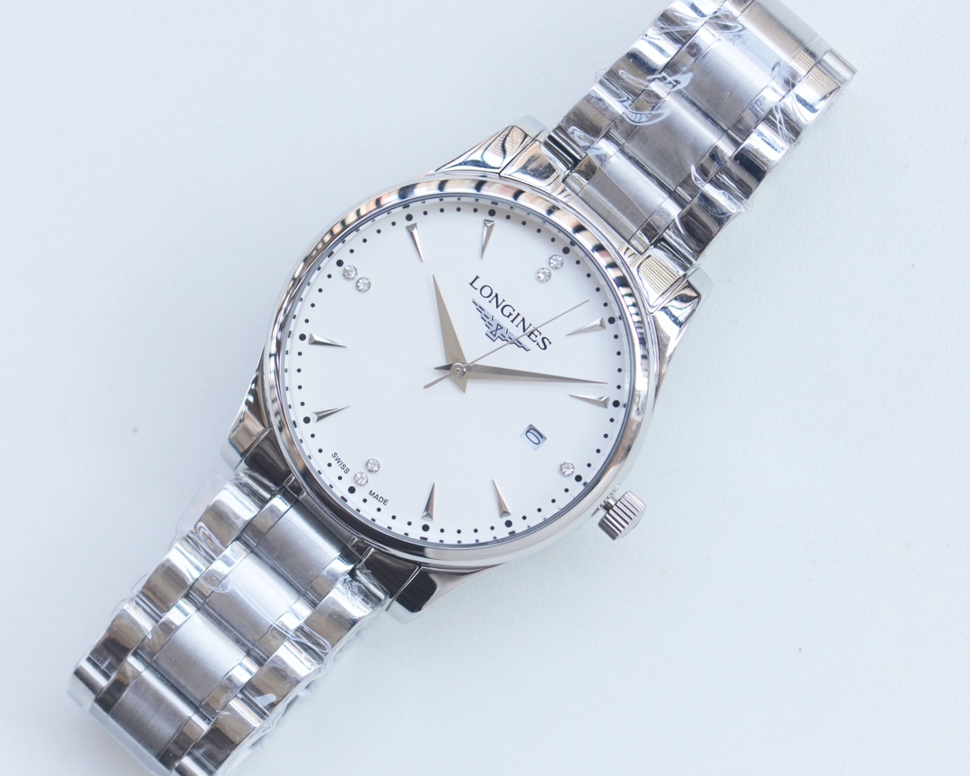 Longines La Grande Classique de Longines silver case bezel and bracelet, white dial 33mm Women's Quartz