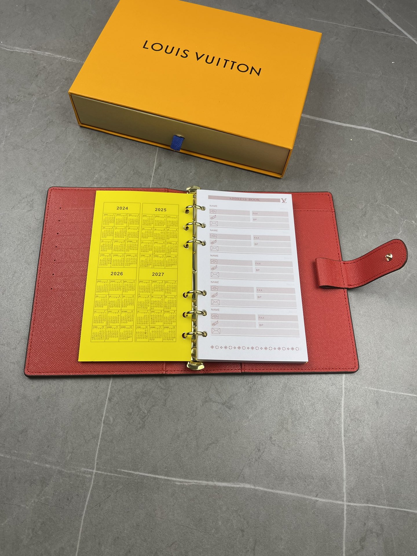 6-ring binder arranged in two groups of three, six credit card slots - Comprehensive 7