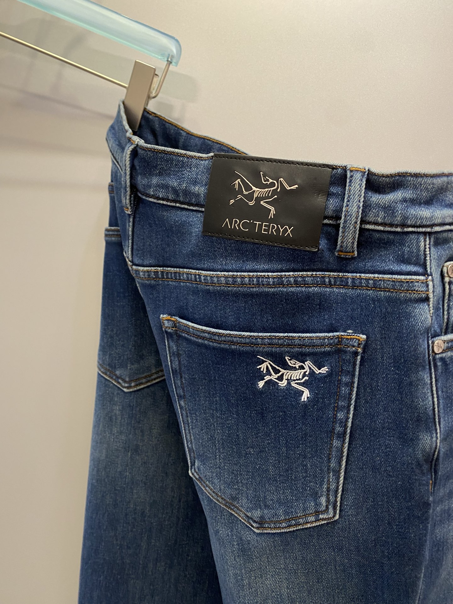 加绒款始祖*男裤 加薄绒 带弹力 磨破装饰 深蓝色洗水 收身版型 码数：30.31.32.33.34.3