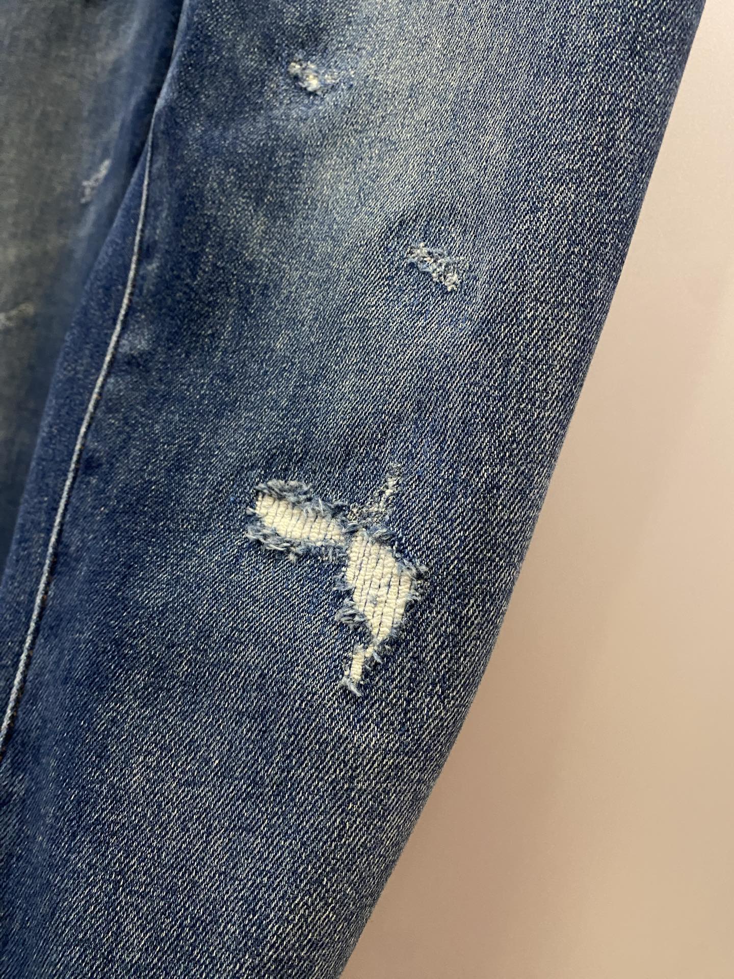 加绒款始祖*男裤 加薄绒 带弹力 磨破装饰 深蓝色洗水 收身版型 码数：30.31.32.33.34.3