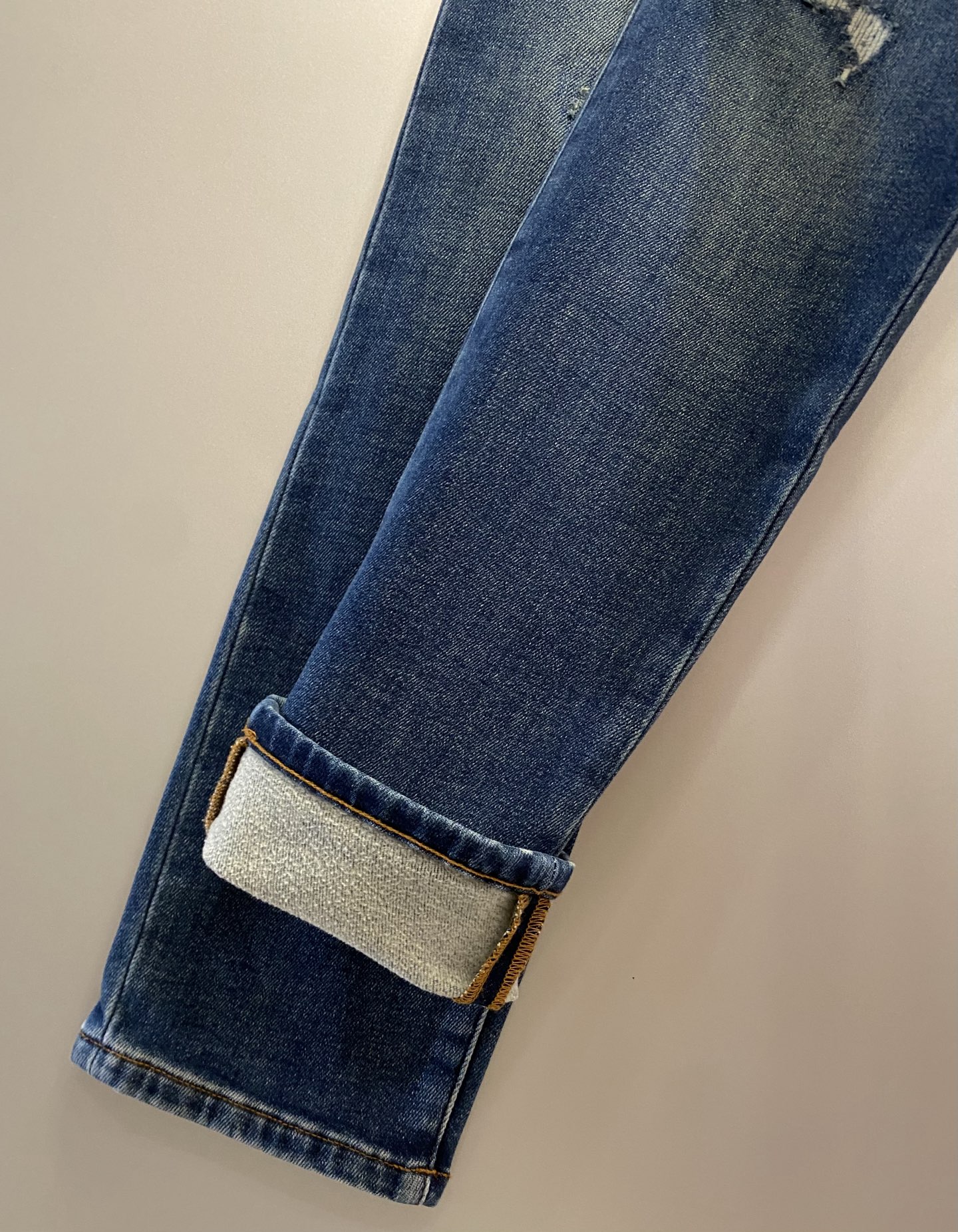 加绒款始祖*男裤 加薄绒 带弹力 磨破装饰 深蓝色洗水 收身版型 码数：30.31.32.33.34.3