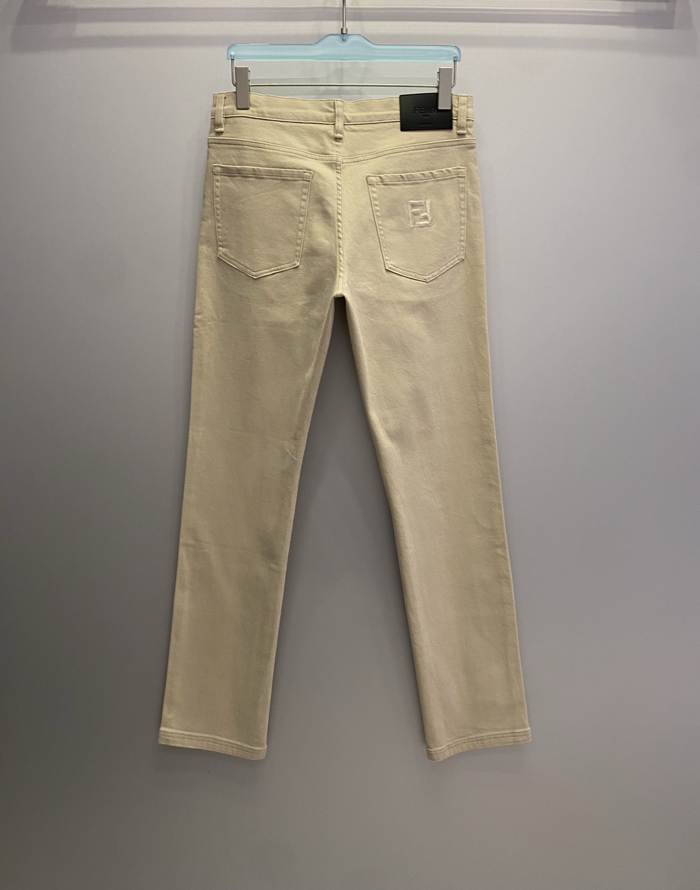 Fend*男裤 小直筒版型 棉质牛仔裤 带弹力 绣花杏色：30、31、32、33、34、36、38【26