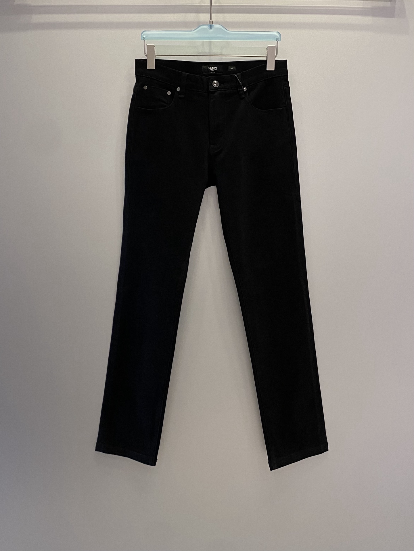 Fend*男裤 小直筒版型 棉质牛仔裤 带弹力 绣花码数：31、32、33、34、36、38【26387