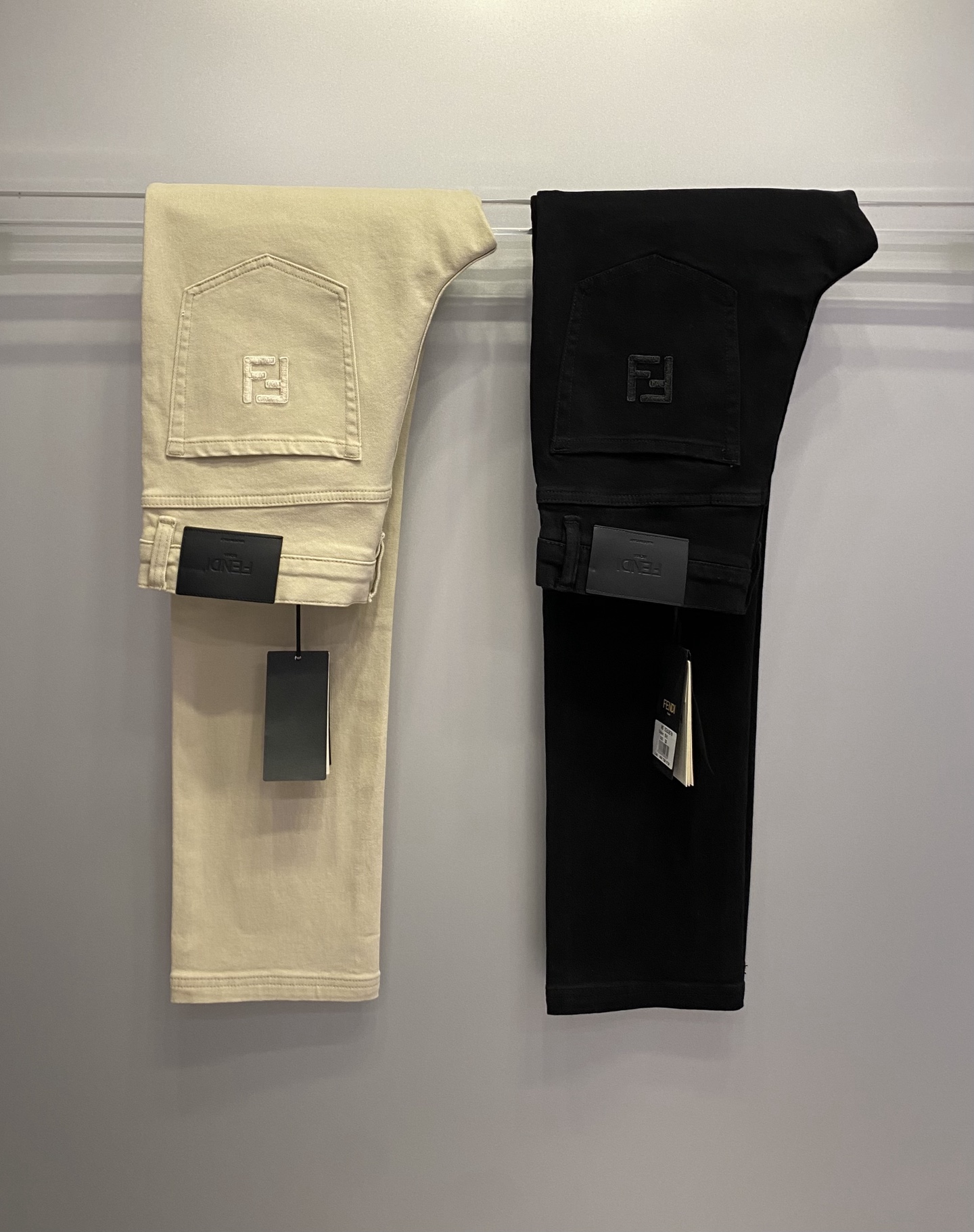 Fend*男裤 小直筒版型 棉质牛仔裤 带弹力 绣花杏色：30、31、32、33、34、36、38【26