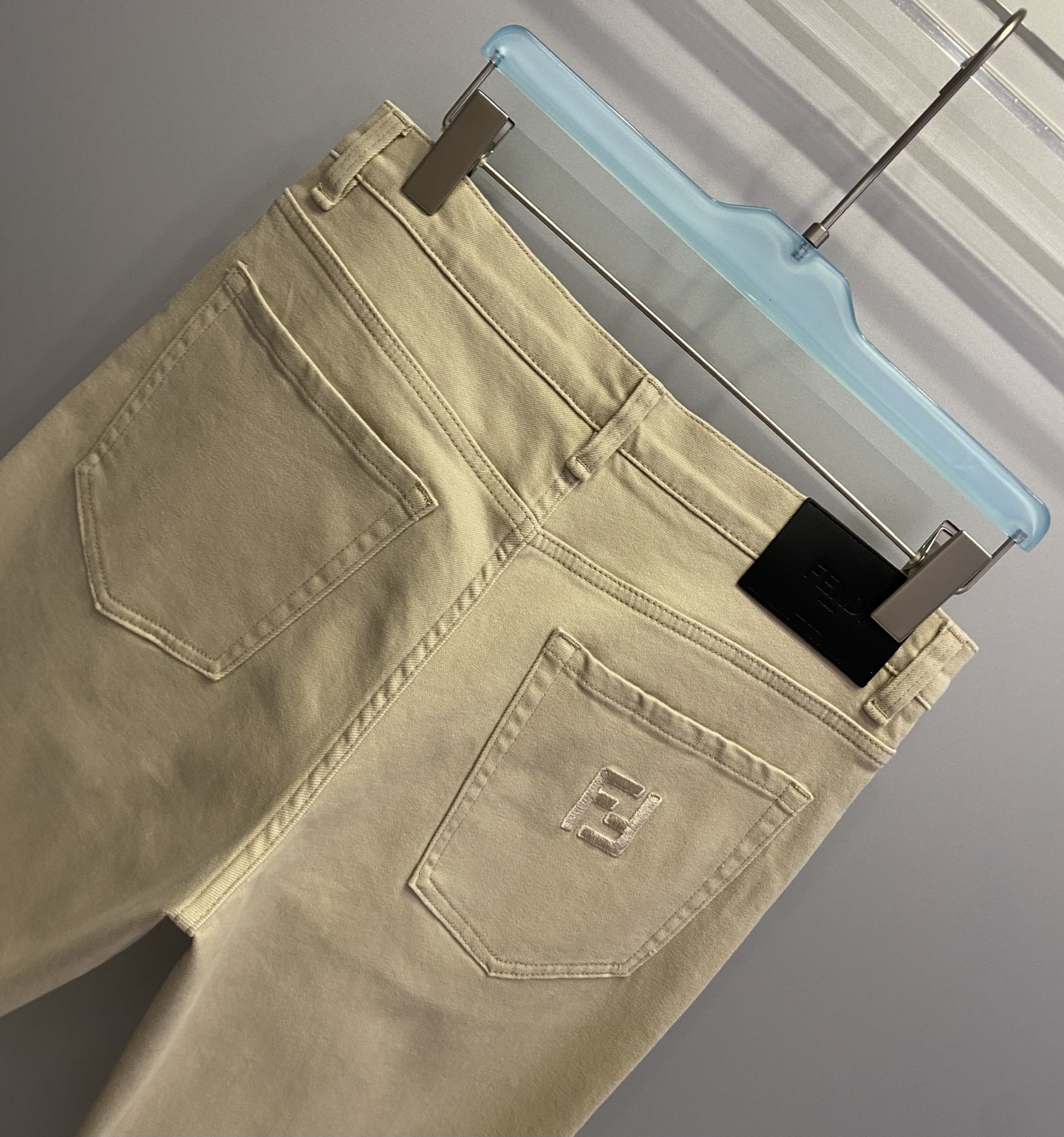 Fend*男裤 小直筒版型 棉质牛仔裤 带弹力 绣花杏色：30、31、32、33、34、36、38【26