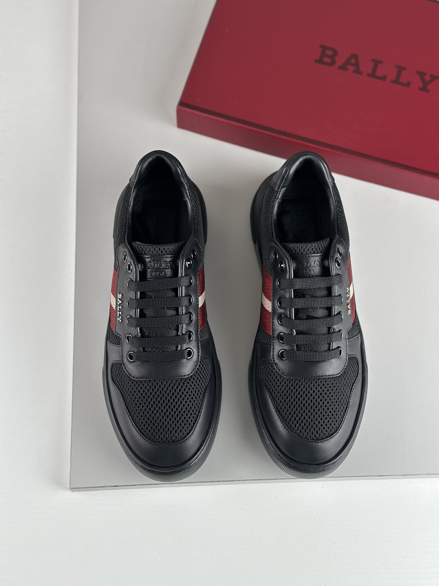 NO:349023,The latest version of the painting Bally is available in two colors. Favorite Napa cowhide surface splicing special breathable mesh fabric style. Splicing and matching brand special webbing and brand LOGO hardware buckle. Heel contrasting color brand B-shaped LOGO logo. Lightweight outsole is very versatile and comfortable board shoes. Normal size. Spot 39 39.5 40 40.5 41 41.5 42 42.5 43 43.5 44,,cowhide19860909画的画 bally最新款更新两色可选 最爱的纳帕牛皮面拼接专用透气网布款 拼接搭配品牌专用织带搭配品牌LOGO五金扣 后跟撞色品牌B字LOGO标 轻质大底非常百搭舒适板鞋款正常码 现货39 39.5 40 40.5 41 41.5 42 42.5 43 43.5 44,,cowhide,Men's shoes