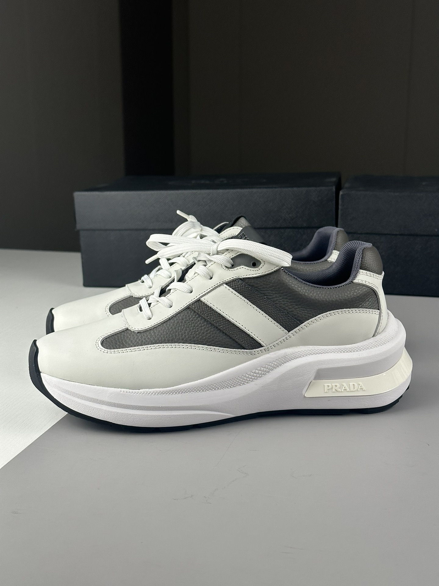 NO:274458,Rada's latest update multi-color options, imported cowhide surface contrasting splicing, lace-up classic series, dedicated mesh fabric, comfortable soft cowhide movable footbed, normal leather shoe size 39 40 41 42 43 44,,prada,cowhide19860909rada最新款更新多色可选 进口牛皮面撞色拼接 系带款经典系列 专用网布舒适柔软牛皮活动垫脚正常皮鞋码39 40 41 42 43 44,,prada,cowhide,Men's shoes