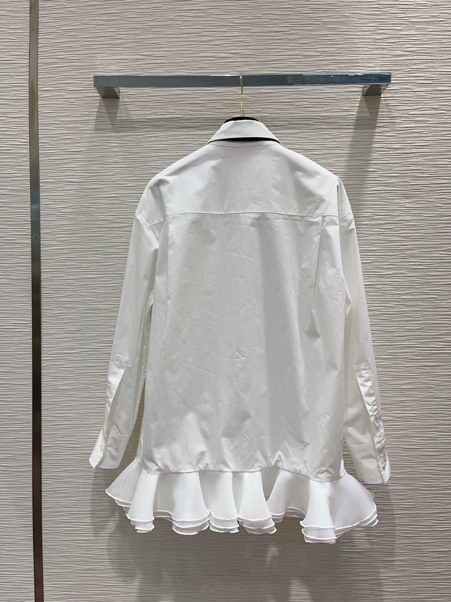 Valenti*no蓬蓬衬衣裙2023AW纯白色连衣裙气质赫本风荷叶边设计经典衬衣造型配送黑色领带荷叶边