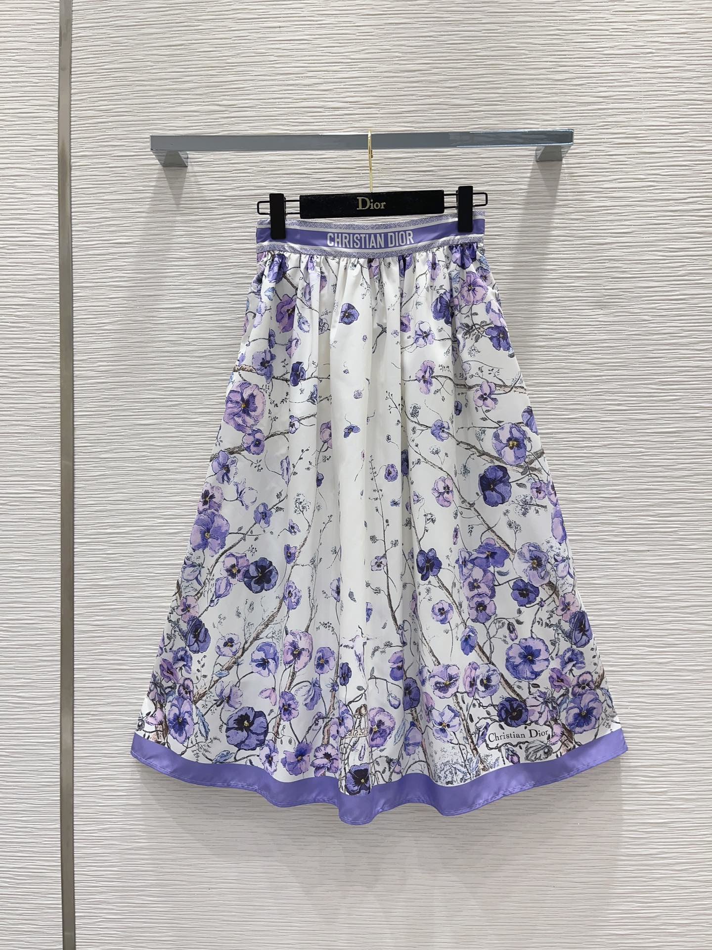 ChristianDio*r强烈推荐2024SS新款半裙经典定位分布紫色花卉印花夏日清新柠檬色以及柔美的