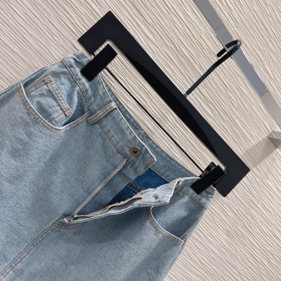 High-End Women’s Clothing Collection 2024SS: Burberry’s Stylish and Versatile Pieces - 图片 4