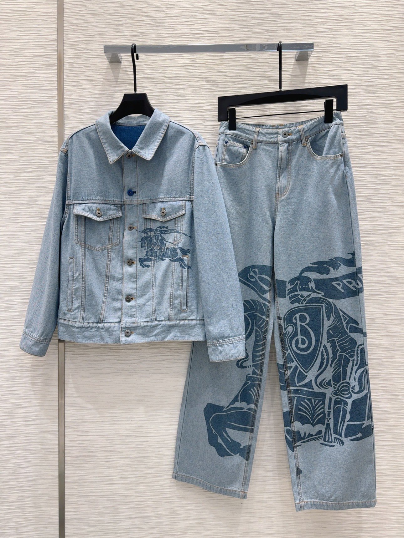 High-End Women’s Clothing Collection 2024SS: Burberry’s Stylish and Versatile Pieces - 图片 1