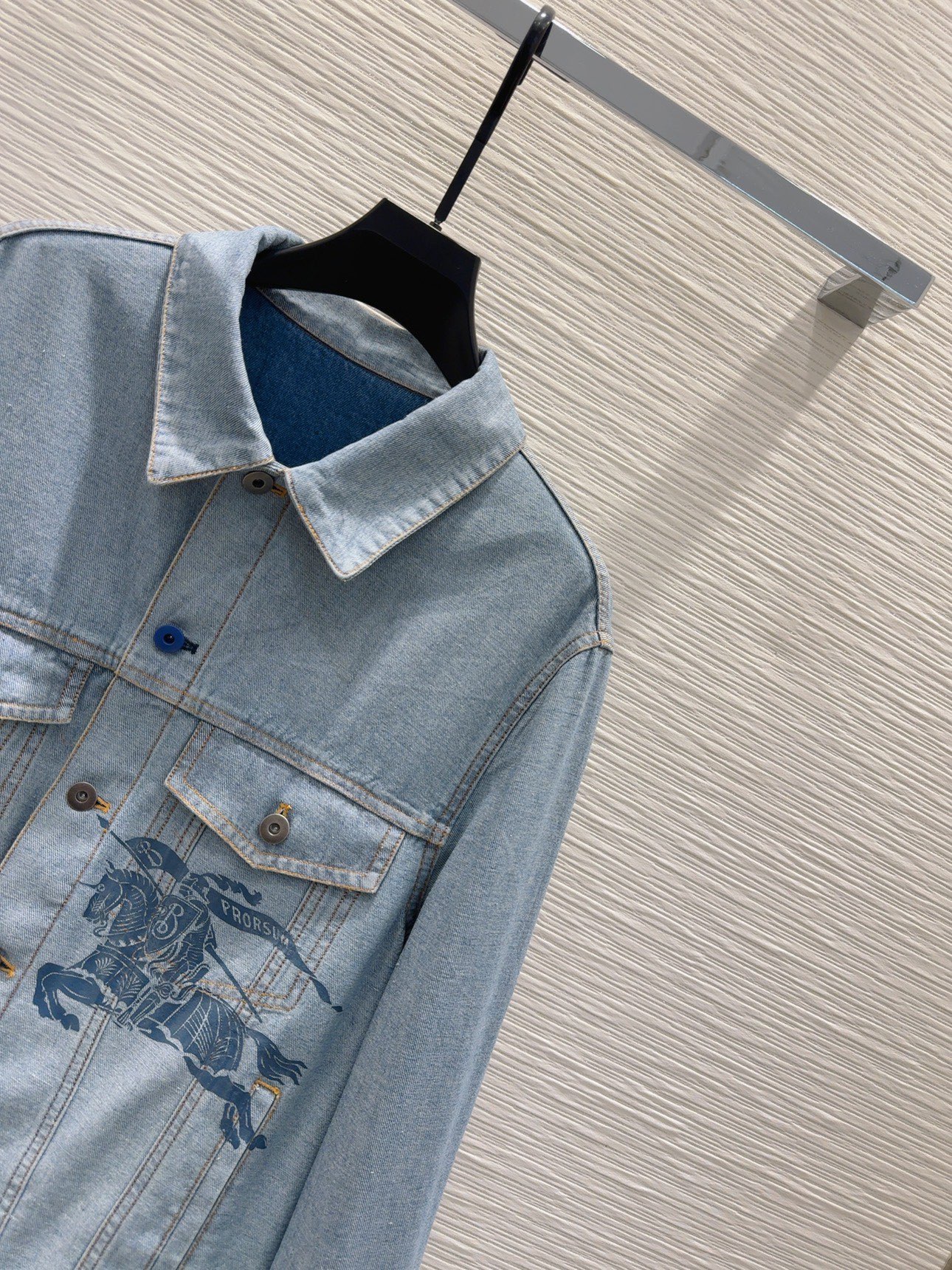 High-End Women’s Clothing Collection 2024SS: Burberry’s Stylish and Versatile Pieces - 图片 4
