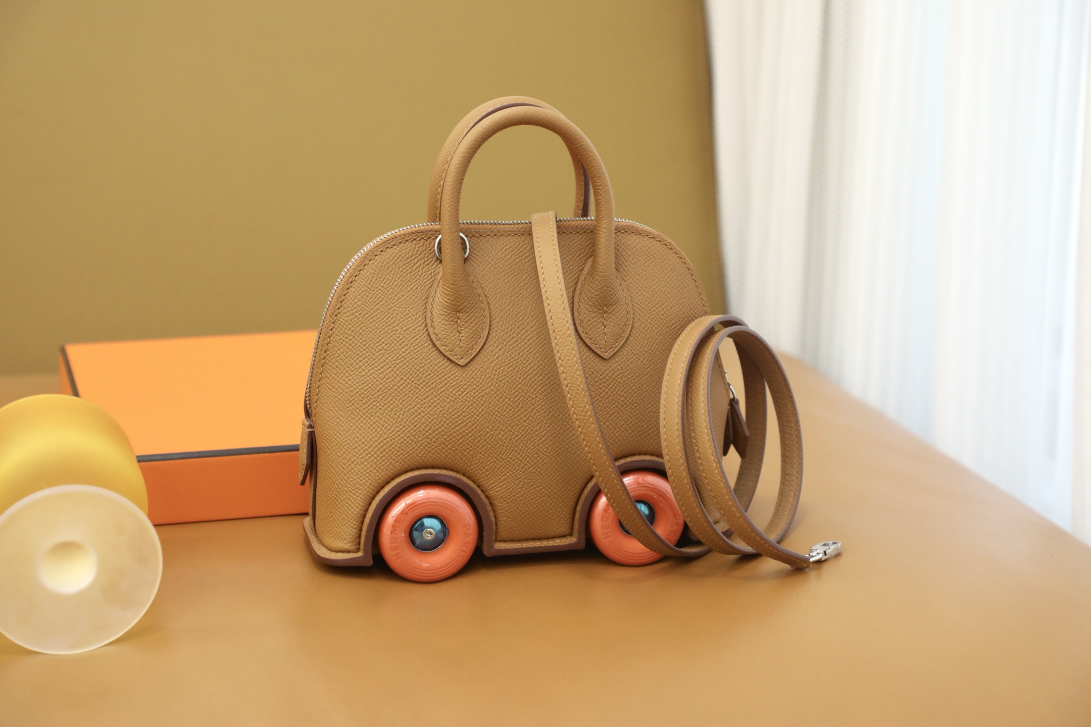 NO:699848,Small wheel, golden brown, silver buckle, full hand details, real shot, in stock;,Hermes,hermes,Hermes,19860909小轮子 金棕 银扣 全手细节 实拍 现货 ;,爱马仕,hermes,Hermes,,Bag